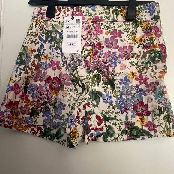 ZARA | Floral Shorts - Picture 4 of 4